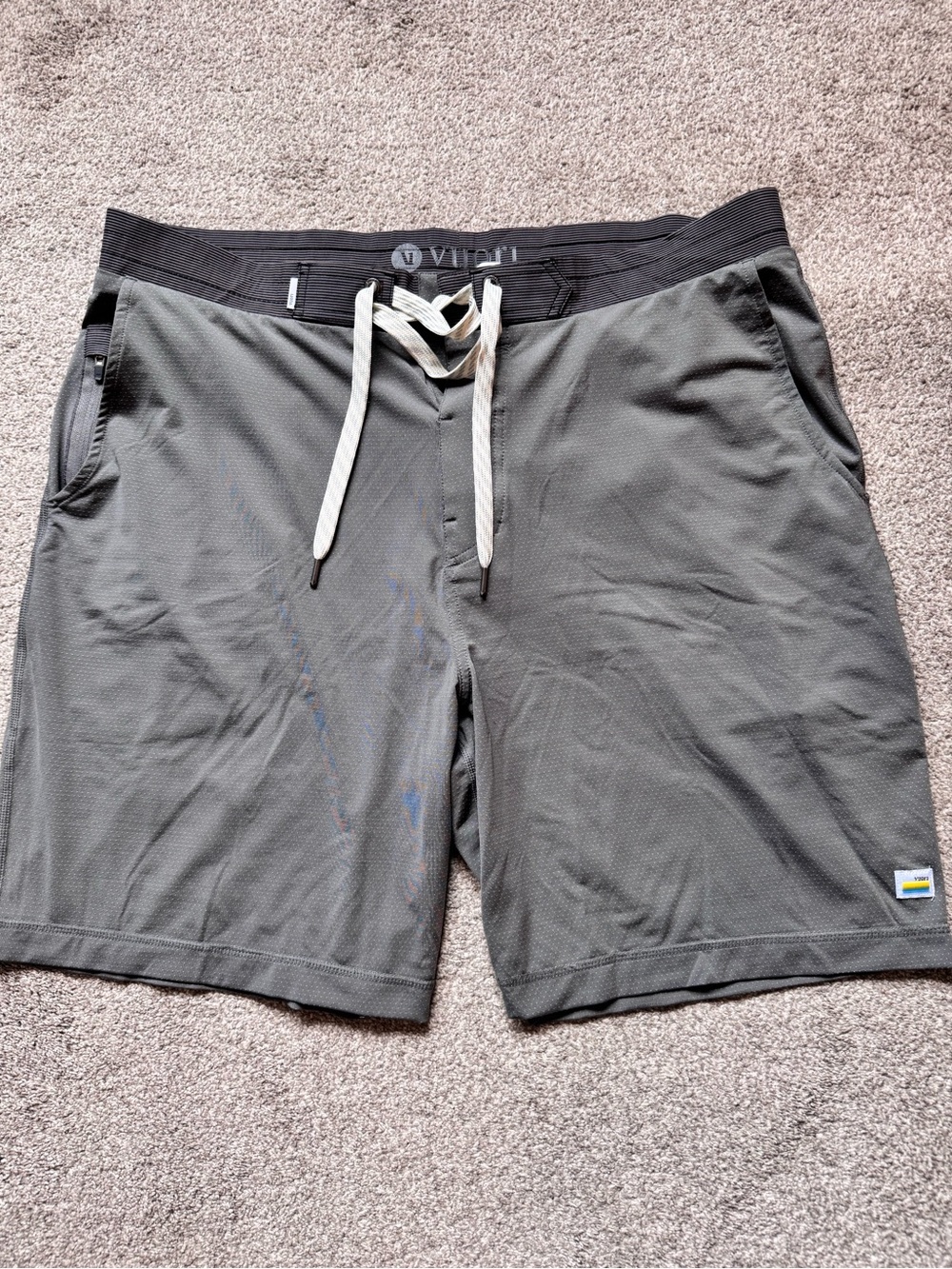 Mens Vuori Cruise 7” Boardshorts Size 33 Swimwear